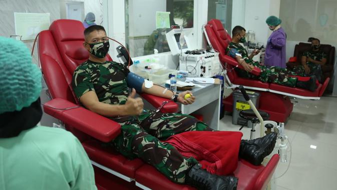 Mantan Pasien Covid-19 di Secapa AD melakukan donor plasma convalescent. (Dok TNI AD)