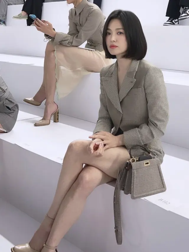 Pesona Song Hye Kyo Bergaya Business Woman di Fendi Paris, credit: @b_jeoun