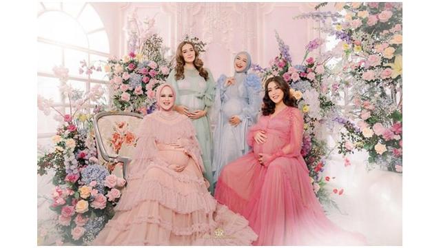 7 Gaya Ria Ricia dan The Bumils saat Maternity Shoot Tema Colorful, Menawan