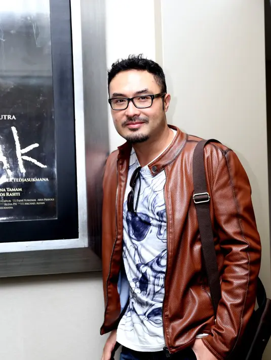 "Dia mendukung aku apapun itu kalau memang diperlukan untuk berkarya," tutup Surya Saputra dengan antusias. (Andy Masela/Bintang.com)