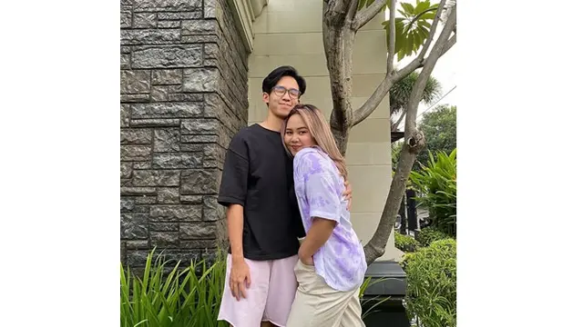 Sudah Punya Pacar, Ini 6 Potret Aura Rivanya Anak Sulung Ari Lasso dengan Kekasih