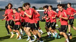 Para pemain timnas Belgia melakukan jogging selama sesi latihan menjelang pertandingan UEFA Nations League di Tubize, Selasa (7/6/2022). Belgia akan menjamu Polandia pada matchday 2 Grup 4 UEFA Nations League A 2022/23, Kamis 9 Juni 2022 dini hari WIB di King Baudouin Stadium. (BRUNO FAHY/Belga/AFP)