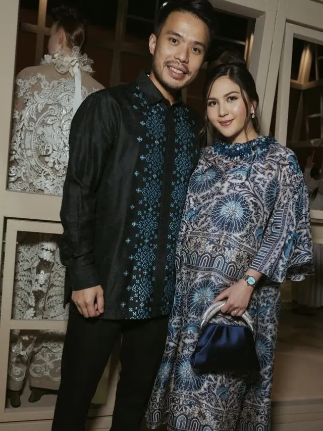 Gaya Mewah Artis hingga Istri Pejabat Memadukan Pakain Brand Lokal dengan Tas Branded. [@biyanofficial]