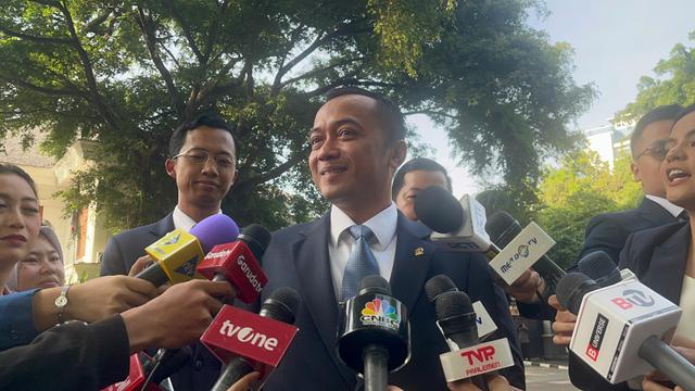 Ketua DPP Gerindra Prasetyo Hadi di kediaman Prabowo Subianto, Jalan Kertanegara IV, Jakarta Selatan, Minggu (20/10/2024). (Liputan6.com/Winda Nelfira)