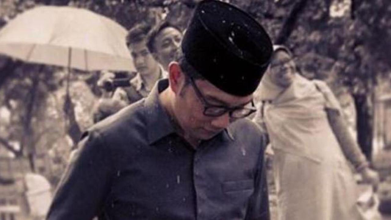 Foto Jepretan Ridwan Kamil Sebelum Shalat Jumat Ini Bikin Heboh!