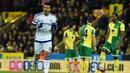 Ekspresi pemain Chelsea, Kenedy, setelah mencetak gol ke gawang Norwich City dalam laga Liga Inggris di Stadion Carrow Road, Norwich, Rabu (2/3/2016) dini hari WIB. (AFP/Ben Stansall)