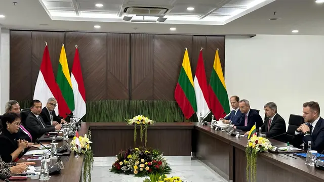 Pertemuan bilateral antara Menteri Luar Negeri RI Retno Marsudi dan Menteri Luar Negeri Lithuania Gabrielius Landsbergis, Senin (30/10/2023). (Liputan6/Benedikta Miranti)