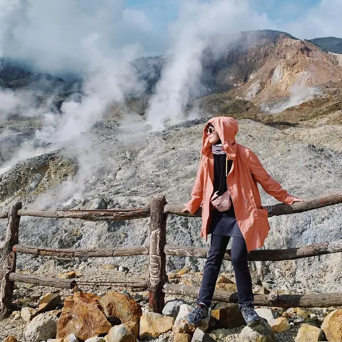 6 Potret Gaya OOTD Risty Tagor Pakai Celana, Mulai dari Kulot sampai Track Pants