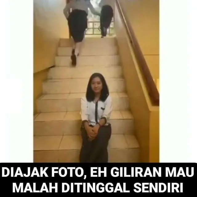 6 Meme Momen Ditinggal Sendirian yang Bikin Nangis