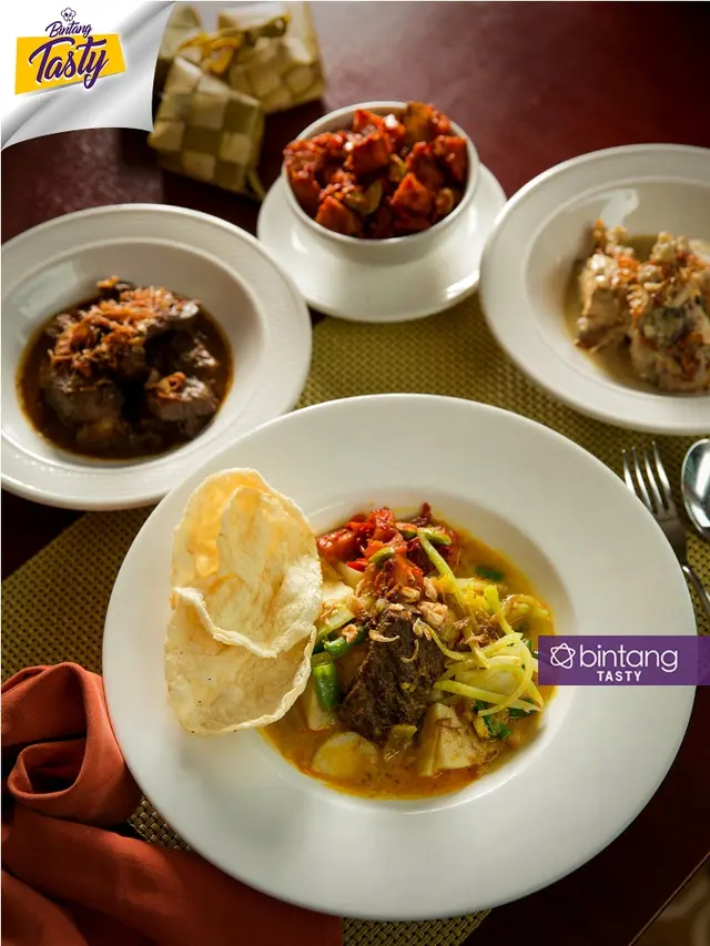 [Bintang] Menu Spesial Hotel Borobudur: Ketupat Lebaran