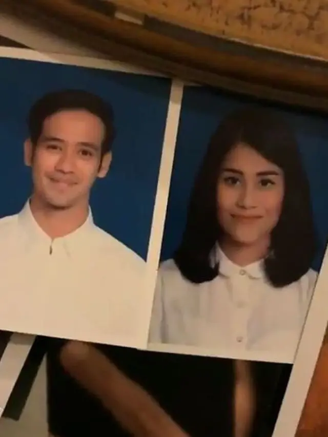 6 Potret Pasfoto Selebriti Tanah Air di Buku Pernikahan