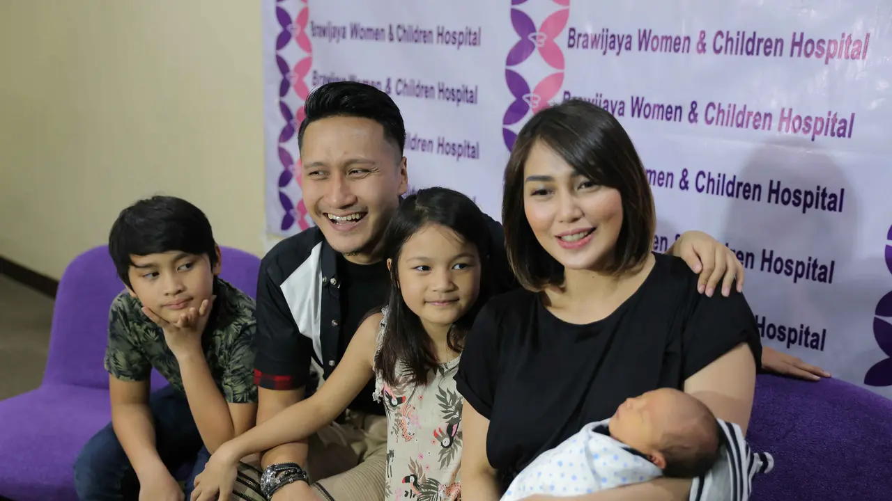 [Bintang] Arie Untung dan Fenita Arie