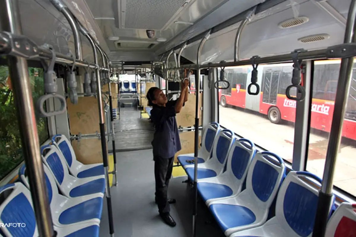 armada-busway-131206c.jpg