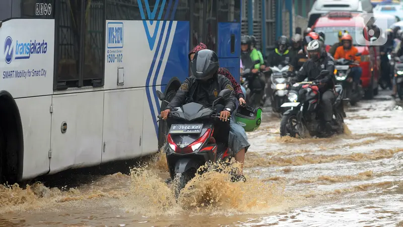 Banjir Pasar Induk Kramat Jati