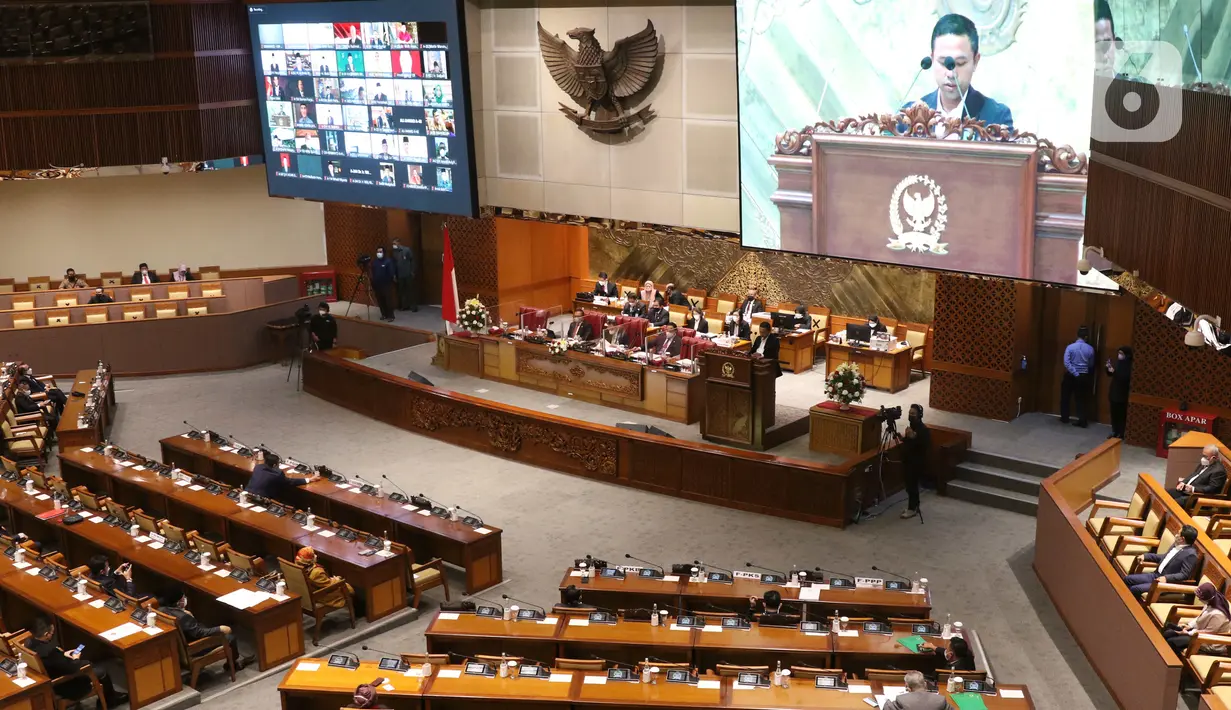 Suasana rapat paripurna ke-14 masa persidangan III tahun sidang 2021-2022 di Gedung Nusantara II, Kompleks Parlemen, Senayan, Jakarta, Selasa (8/2/2022). Agenda rapat paripurna DPR hari ini tertuang dalam surat nomor B/3164/PW.11.01/2/2022. (Liputan6.com/Angga Yuniar)