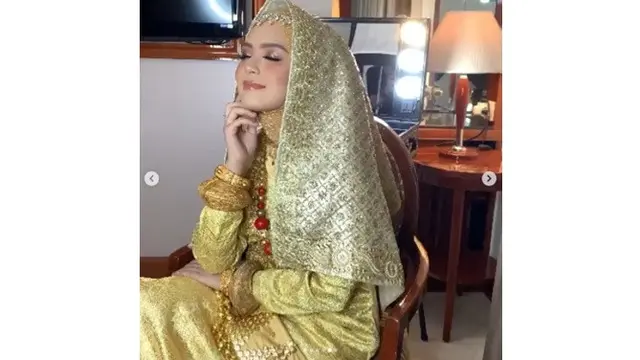 7 Pesona Vebby Palwinta dalam Balutan Busana Pengantin, Diduga Lamaran