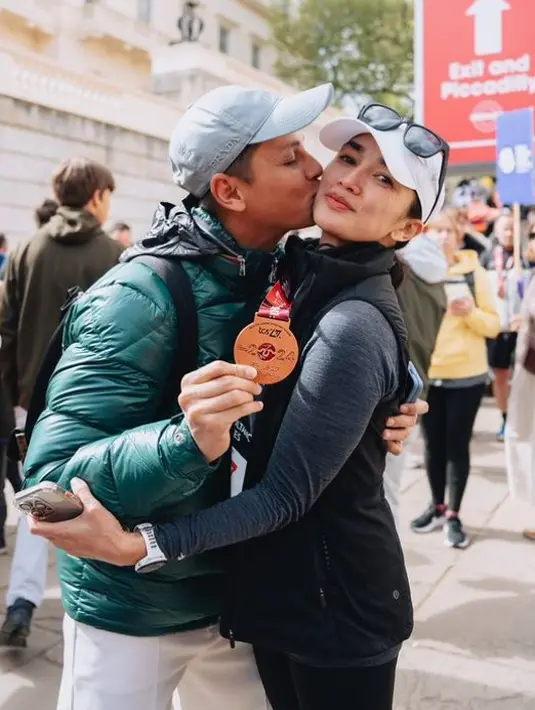 <p>Ussy Sulistiawaty dan Andhika Pratama [Instagram/ussypratama]</p>