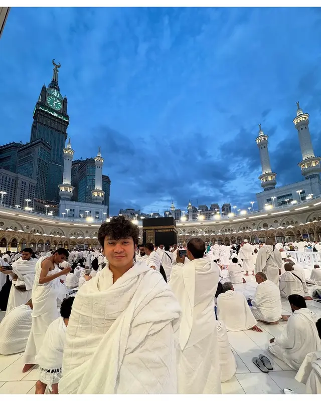 Potret bahagia 7 seleb merayakan Lebaran 2025 di Tanah Suci, Bella Saphira tampil anggun berhijab