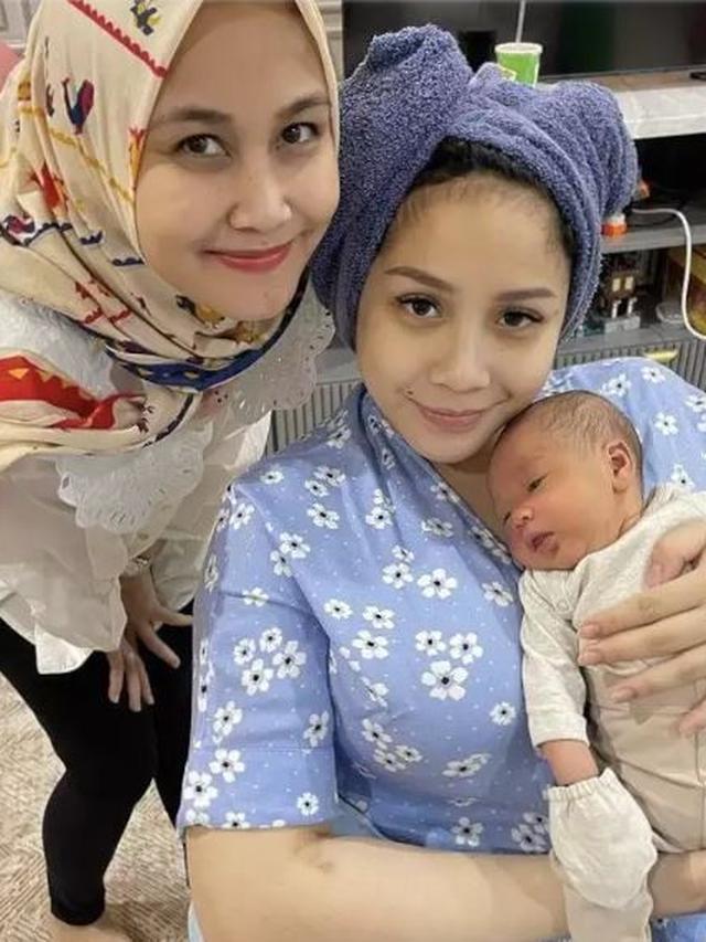 Diterpa Isu Perselingkuhan, Ini 6 Potret Kedekatan Nagita Slavina dan Mimi Bayuh