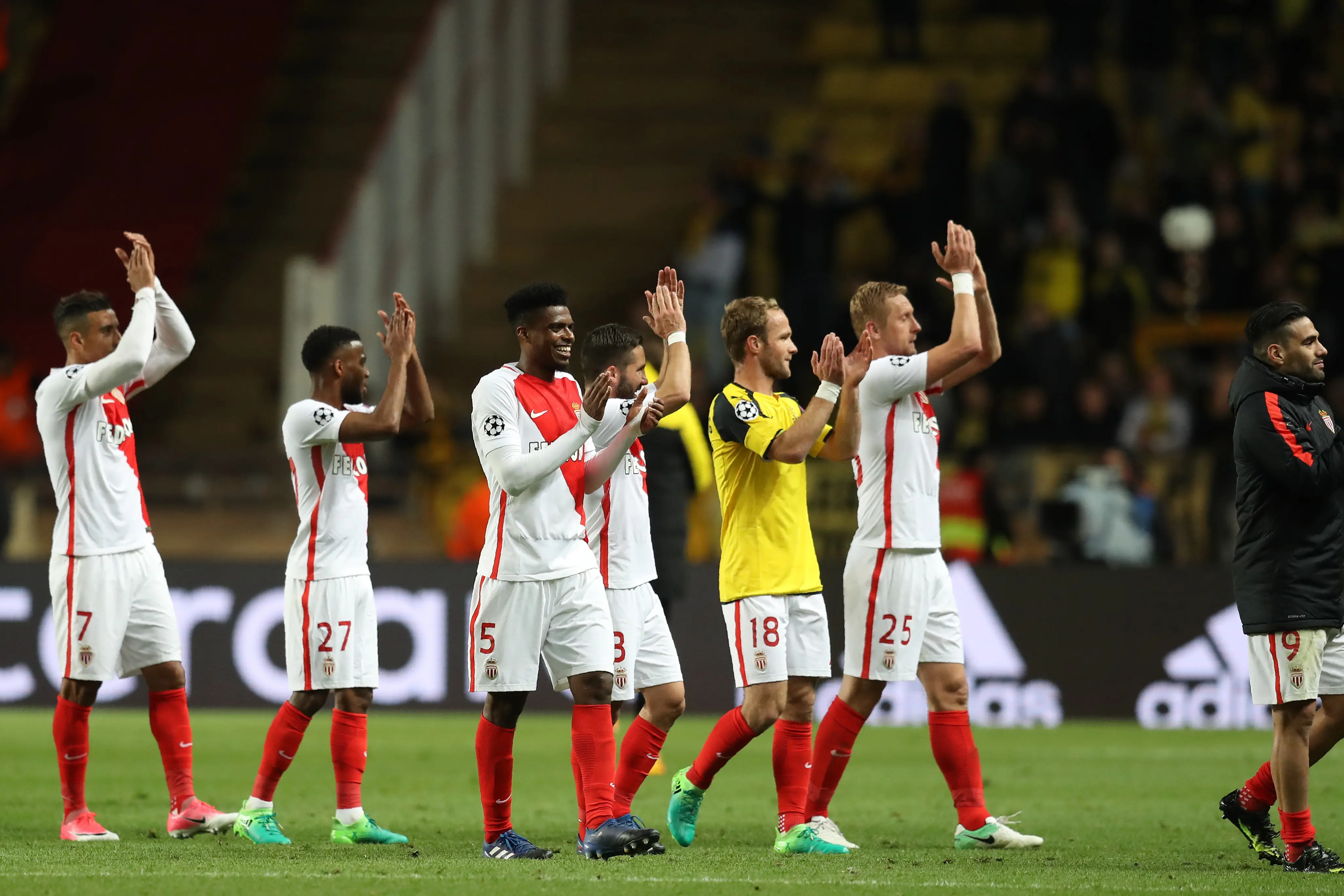 Kebahagiaan para pemain AS Monaco usai memastikan diri ke semifinal Liga Champions 2016/2017. (Valery HACHE / AFP)