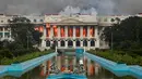 Di tengah memanasnya situasi, Perdana Menteri KP Sharma Oli mengumumkan pengunduran dirinya pada Selasa (9/9/2025). (Anup OJHA/AFP)