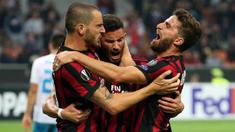Para pemain AC Milan merayakan gol yang dicetak oleh Matteo Musacchio ke gawang Rijeka pada laga Liga Europa di Stadion San Siro, Milan, Kamis (28/9/2017). AC Milan menang 3-2 atas  Rijeka. (AP/Matteo Bazzi)