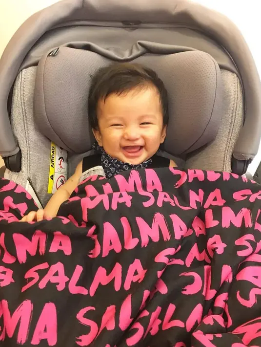 Saat ini Salma sudah berusia 5 bulan, ia semakin terlihat lucu dan mengemaskan. (foto: instagram.com/riodewanto)