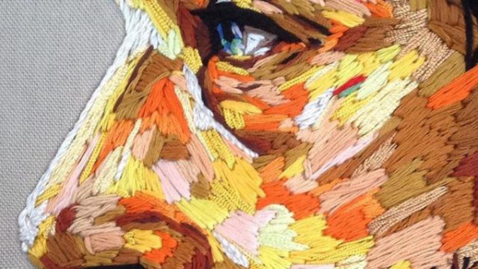 Seniman asal inggris ini membuat sketsa wajah meggunakan jarum dan benang dengan banyak warna. (Sumber foto: @pajnsy/Instagram)