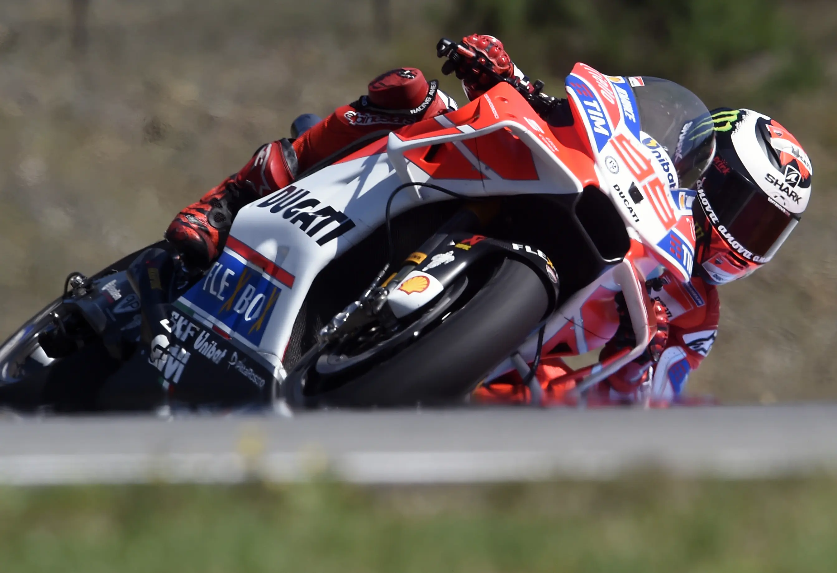 Pembalap Ducati, Jorge Lorenzo mengakhiri balapan MotoGP Republik Ceko 2017 di urutan ke-15. (Michal Cizek / AFP)