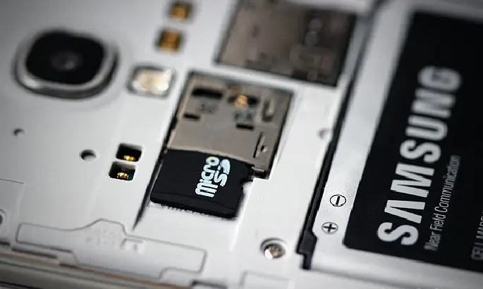 Ilustrasi Micro SD (Sumber: Android Pit)