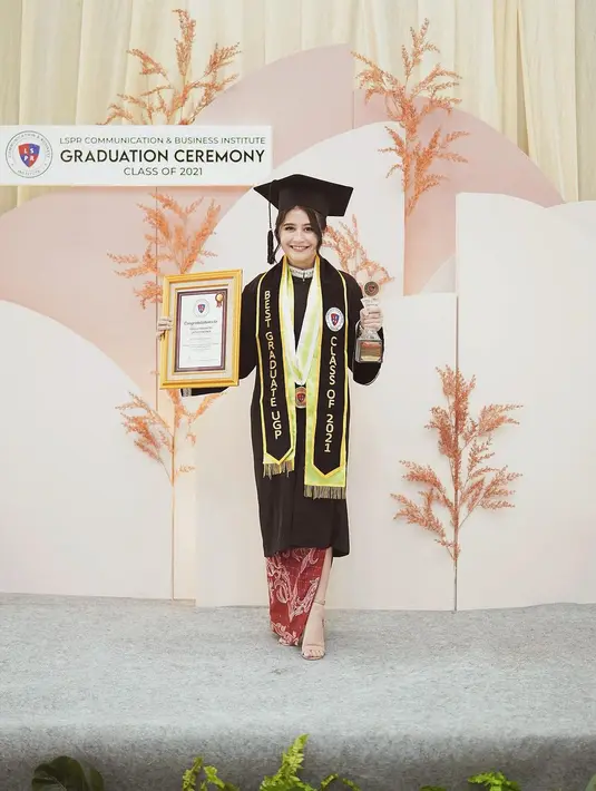 Prilly Latuconsina (Instagram/prillylatuconsina96)