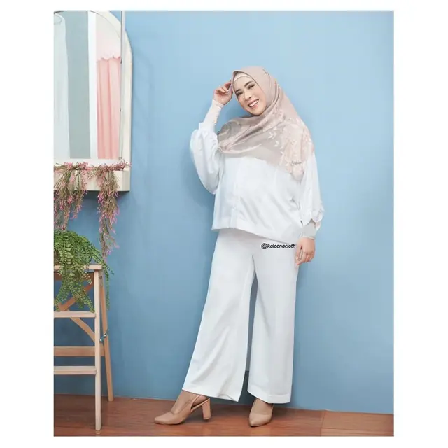 6 Potret Fitri Tropica Pamer Baby Bump, Cantik dan Memesona