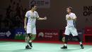 <p>Selebrasi Ganda putra Indonesia, Mohammad Ahsan/Hendra Setiawan setelah meraih poin saat menghadapi ganda putra Thailand, Supak Jomkoh/Kittinupong Kedren pada laga babak 32 besar Kejuaraan bulu tangkis Indonesia Open 2023 di Istora Senayan, Jakarta, Rabu (14/6/2023). Mohammad Ahsan/Hendra Setiawan menang dua game langsung 21-16, 21-17. (Bola.com/Bagaskara Lazuardi)</p>