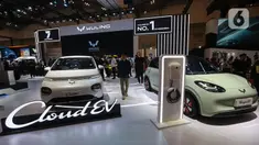 Suasana booth Wuling saat memamerkan produk terbarunya dalam ajang Gaikindo Indonesia International Auto Show (GIIAS) 2024 di ICE BSD, Kabupaten Tangerang, Rabu (17/7/2024). (Liputan6.com/Angga Yuniar)