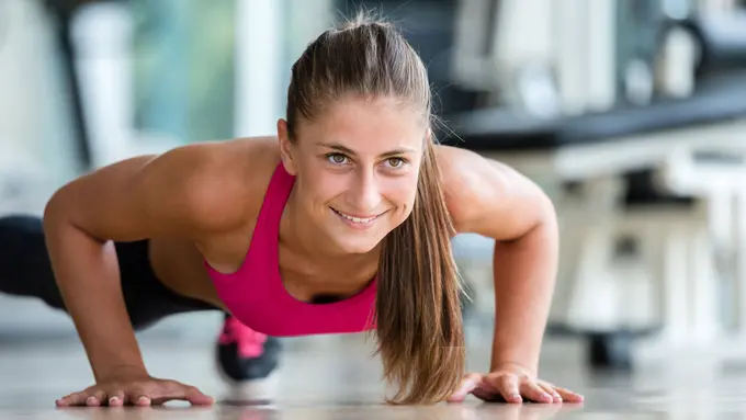 4 Gerakan Olahraga yang Sanggup Mengencangkan Payudara