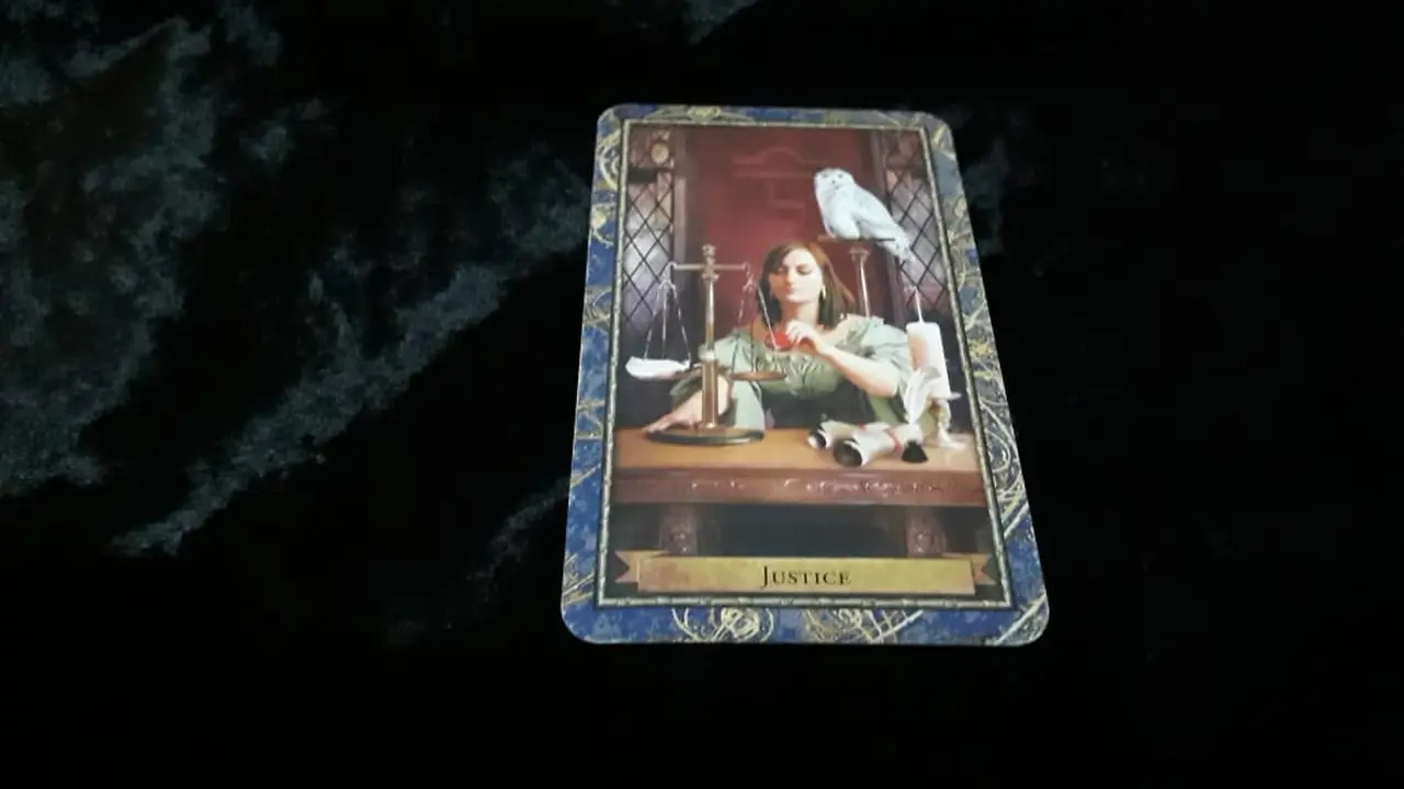 Justice, Tarot  Hari Ini Rabu, 25 Juli 2018. (Foto: Elisabet Kusumodewi)