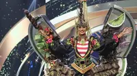 Penampilan Aurra Kharisma dengan gaun bertemakan sate di panggung Miss Grand Internasional 2020. (Dok. Instagram @officialglobalbeauties/ https://instagram.com/officialglobalbeauties?igshid=184pl8kjikw4y/ Dinda Rizky)