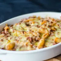 Kraft meluncurkan mac n cheese dengan warna serba pink dalam rangka menyambut hari Valentine.  | pexels.com/@ronmarlacamiento