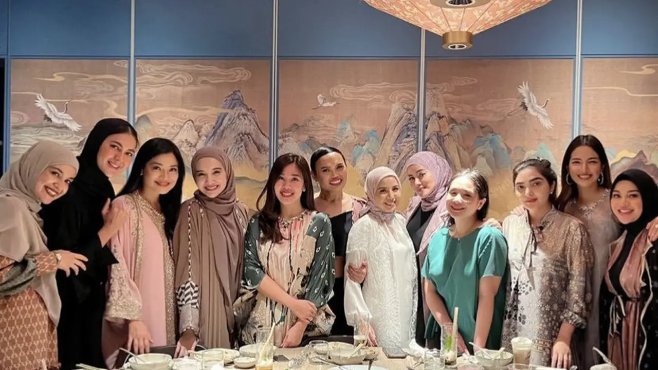 Titi Kamal dan Nagita Slavina Kenakan Tas Hermes  saat Buka Puasa Bareng Geng Cendol