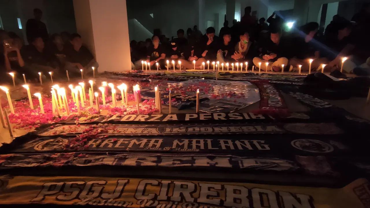 Gabungan Suporter di Cirebon Gelar Doa Bersama Tragedi di Stadion Kanjuruhan