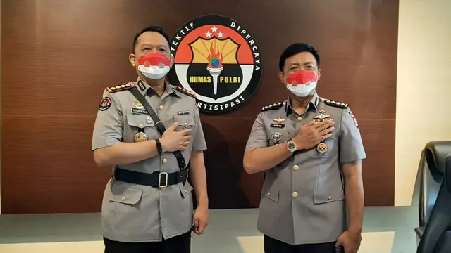 Kabid Humas Polda Kaltim Kombes Pol Ade Yaya Suryana dan penggantinya Kombes Pol Yusuf Sutejo