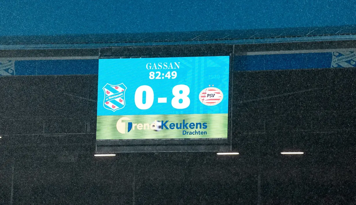 Tampilan layar skor pertandingan antara SC Heerenveen melawan PSV pada laga lanjutan Liga Belanda di Abe Lenstra Stadium, Heerenveen, Belanda, Kamis (26/04/2024). (Dok. PSV)