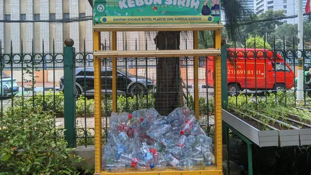 Bank Sampah RPTRA Kebon Sirih.