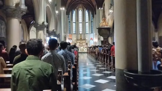 Misa terakhir di hari kedua Ibadah Natal 2022 di Gereja Katedral Jakarta, Minggu (25/12/2022).
