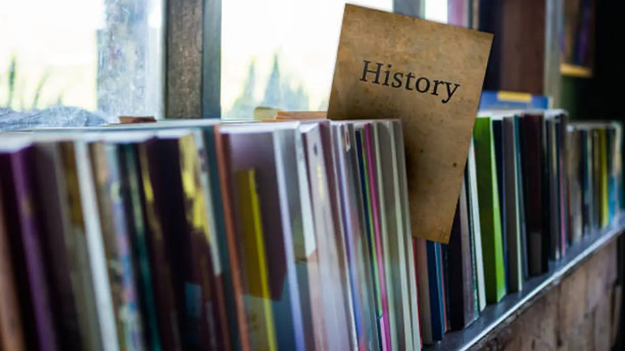 Ilustrasi buku sejarah (Sumber: istockphoto.com)