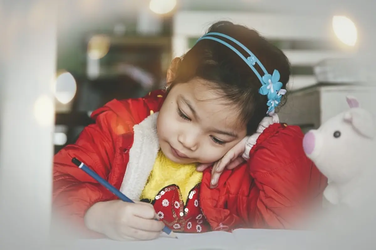 Ilustrasi anak menulis