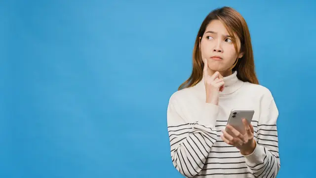 Bingung dengan Sinyal Gebetan yang Tidak Jelas? Begini Cara Menghadapi Gebetan yang Suka Memberi Mixed Signal! (Foto: Freepik/tirachardz)