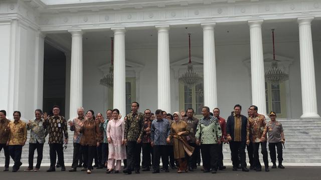 Jokowi-JK dan Menteri Kabinet Kerja Gelar Sesi Foto Terakhir