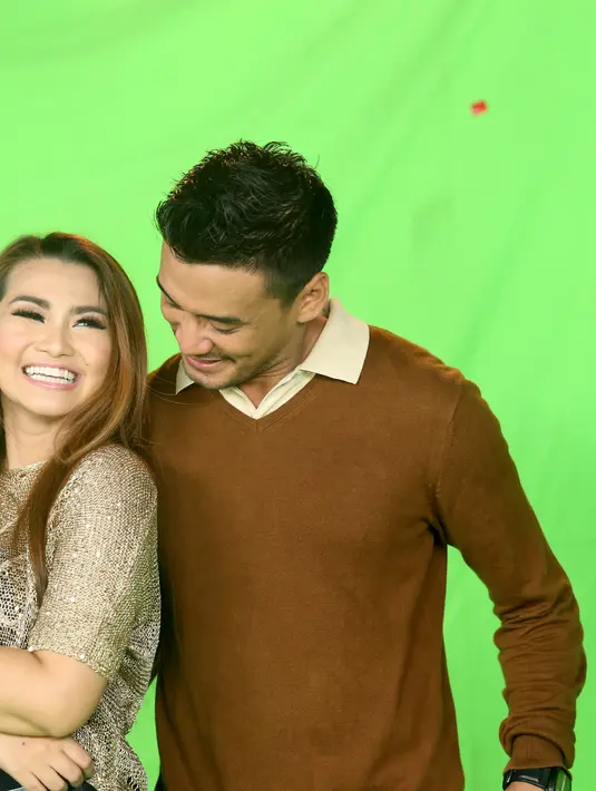 "Sebenarnya dari mulai mencari setahun yang lalu. Dari mulai ke KCI (Karya Cipta Indonesia). Ternyata setelah dicari ada pencipta versi Indonesianya. Kalau dibilang jiplak ada penciptanya," ujarnya. (Andy Masela/Bintang.com)