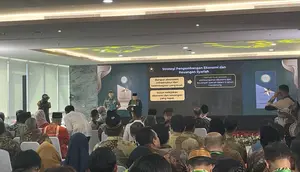 Wakil Presiden (Wapres) RI Ma'ruf Amin saat menghadiri acara Penganugerahan Adinata Syariah yang dihelat Komite Nasional Ekonomi dan Keuangan Syariah (KNEKS) di Tangerang, Banten, Senin (20/5/2024). (Liputan6.com/Winda Nelfira)